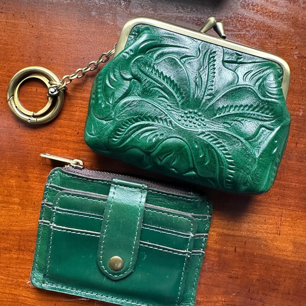 Patricia Nash Green Key & Card Holder Set